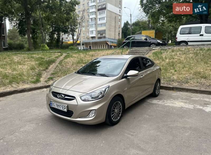 Седан Hyundai Accent 2012 в 