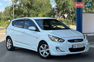 Хетчбек Hyundai Accent 2012 в Дніпрі