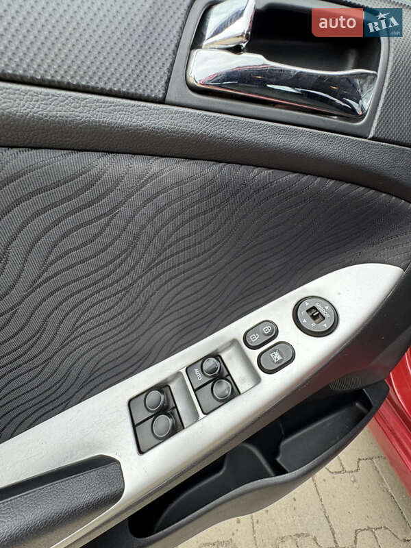 Седан Hyundai Accent 2012 в Славуті