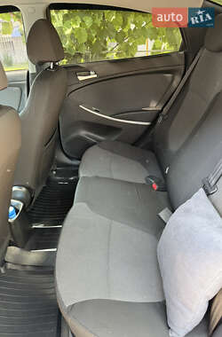 Седан Hyundai Accent 2013 в 