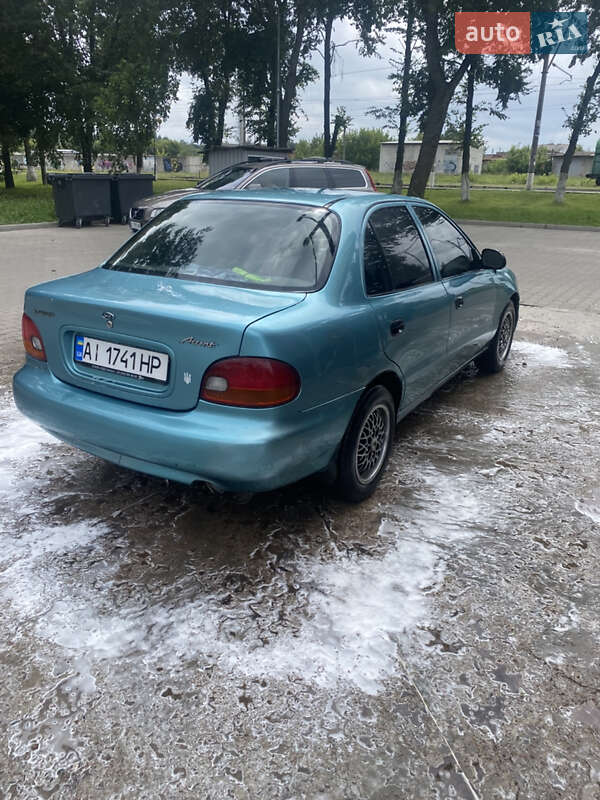 Седан Hyundai Accent 1995 в Шостці