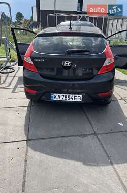Хэтчбек Hyundai Accent 2013 в 