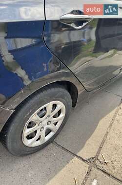 Хэтчбек Hyundai Accent 2013 в 