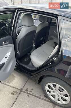 Хэтчбек Hyundai Accent 2013 в 