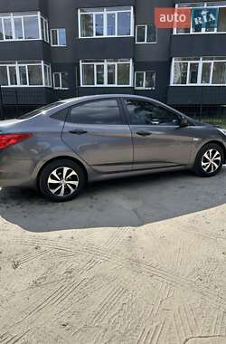 Седан Hyundai Accent 2012 в Ахтырке