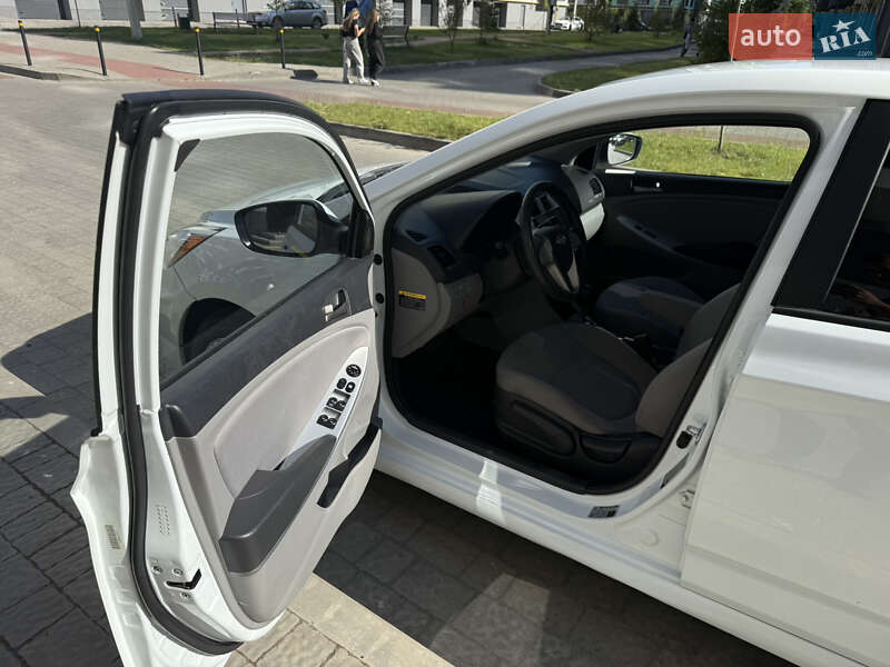 Седан Hyundai Accent 2015 в Івано-Франківську