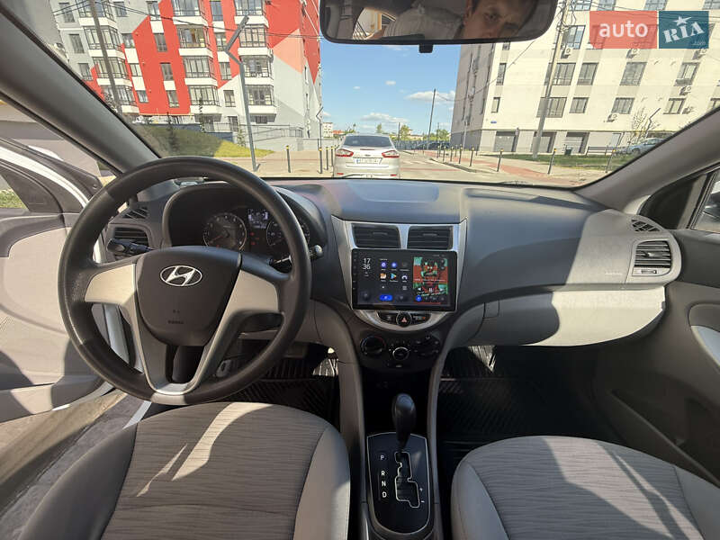 Седан Hyundai Accent 2015 в Івано-Франківську