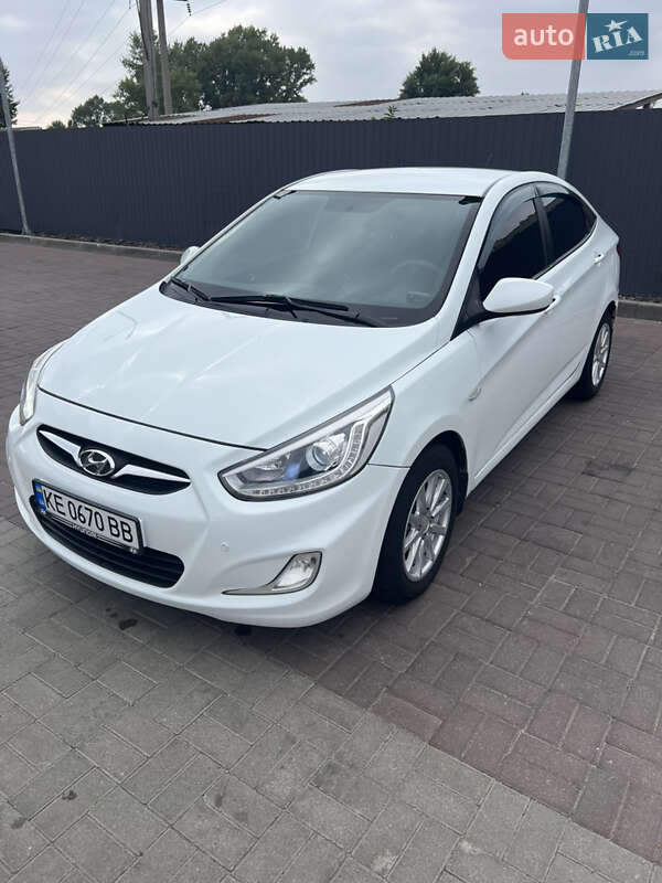 Hyundai Accent 2013