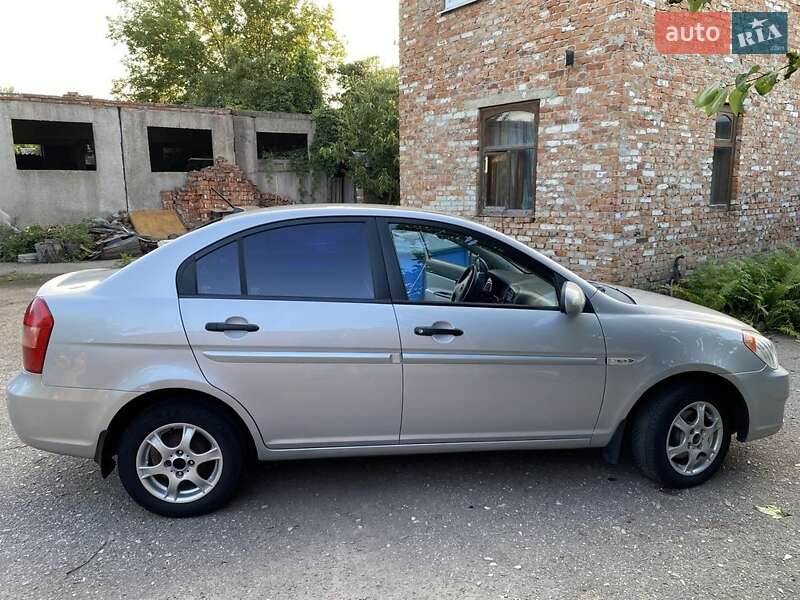 Седан Hyundai Accent 2008 в Путивле