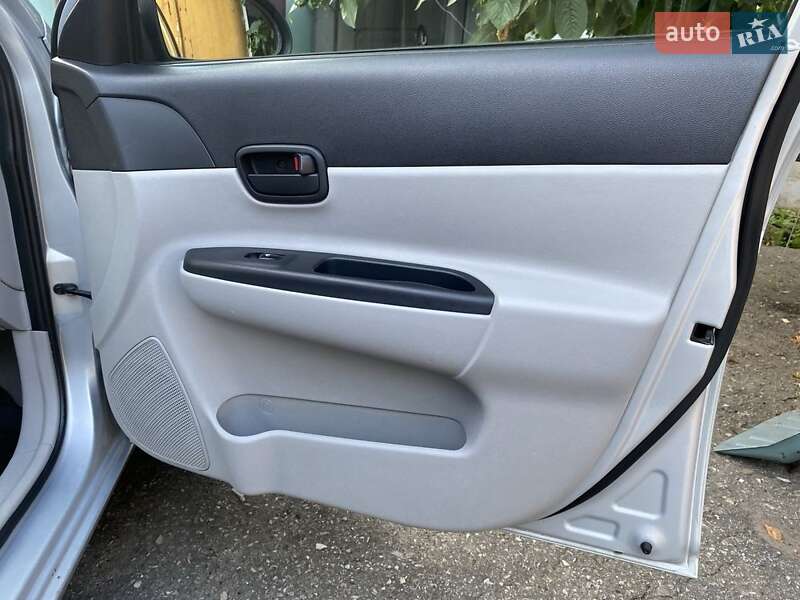 Седан Hyundai Accent 2008 в Путивле