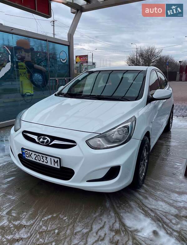 Hyundai Accent 2012 Hyundai Accent 2012