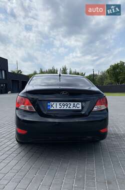 Седан Hyundai Accent 2013 в  фото 5 Седан Hyundai Accent 2013 в