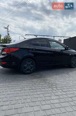Седан Hyundai Accent 2013 в  фото 8 Седан Hyundai Accent 2013 в