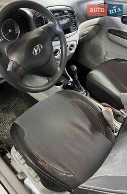 Седан Hyundai Accent 2010 в Дніпрі