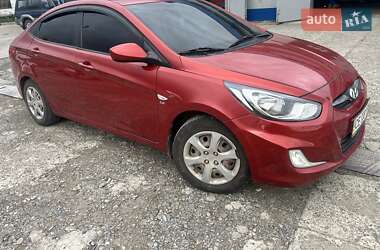 Седан Hyundai Accent 2012 в Хотині
