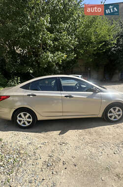 Седан Hyundai Accent 2012 в 