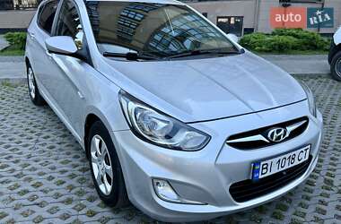 Хэтчбек Hyundai Accent 2012 в 