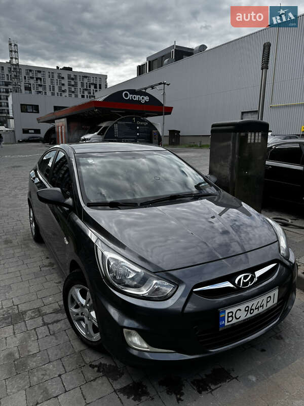 Hyundai Accent 2012