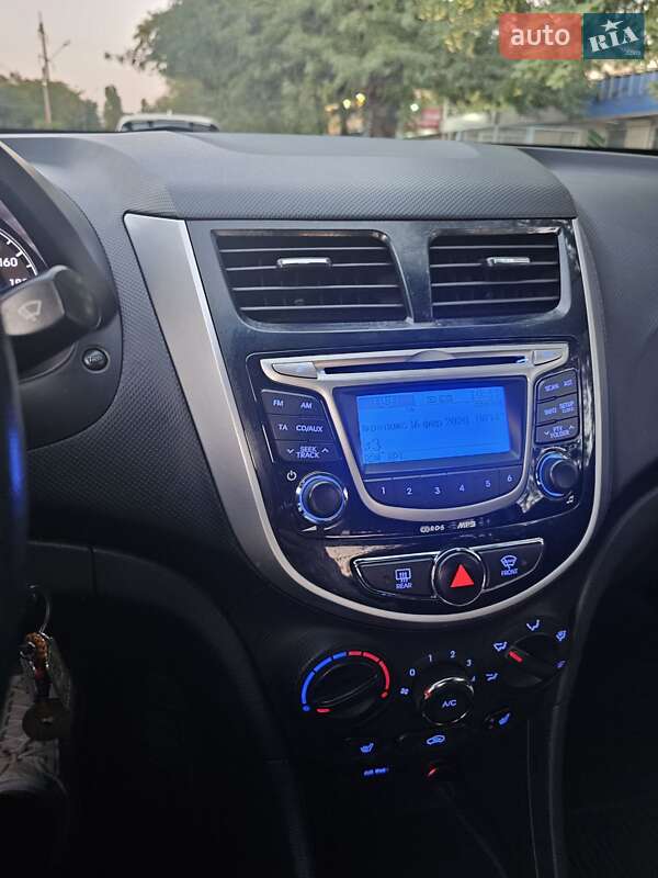 Hyundai Accent 2011