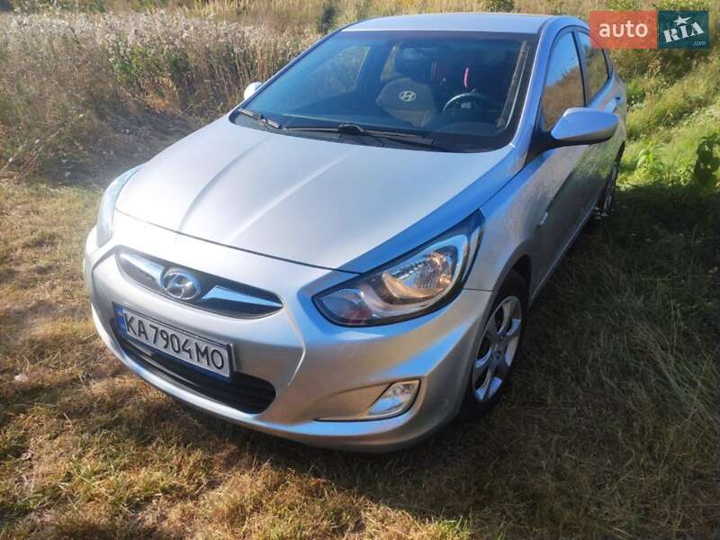 Hyundai Accent 2012