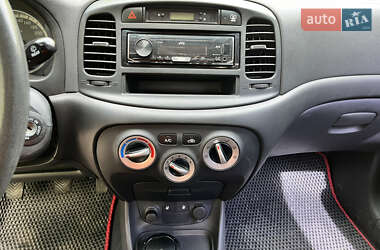 Хэтчбек Hyundai Accent 2008 в 