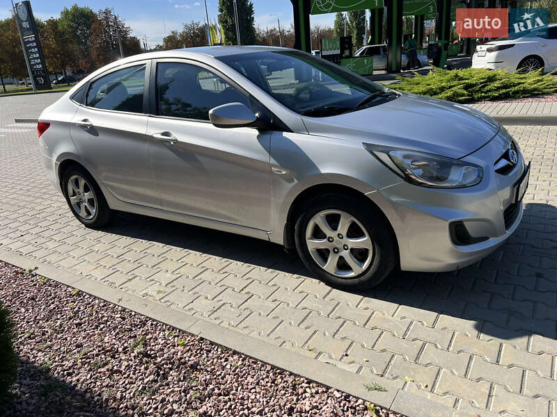 Hyundai Accent 2011