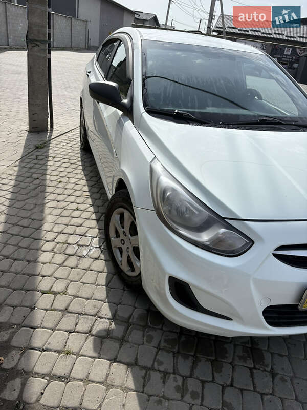 Седан Hyundai Accent 2013 в Львові