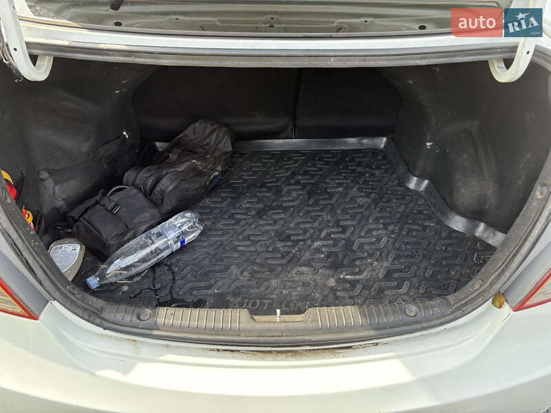 Седан Hyundai Accent 2013 в Львові