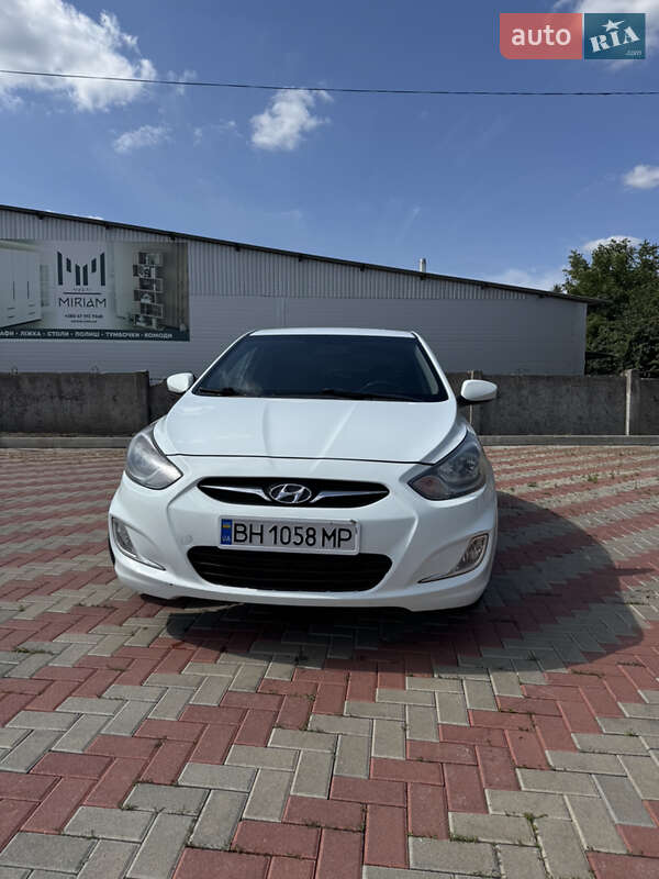 Hyundai Accent 2012