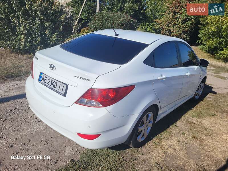 Седан Hyundai Accent 2013 в Синельниково