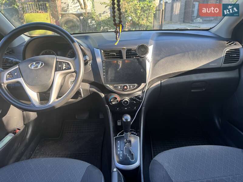 Хэтчбек Hyundai Accent 2013 в Днепре фото 2 Хэтчбек Hyundai Accent 2013 в Днепре
