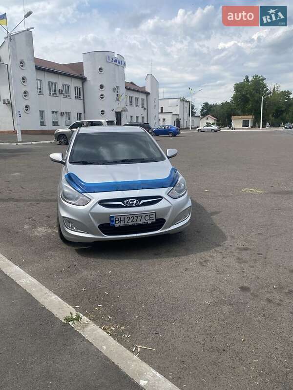 Hyundai Accent 2012