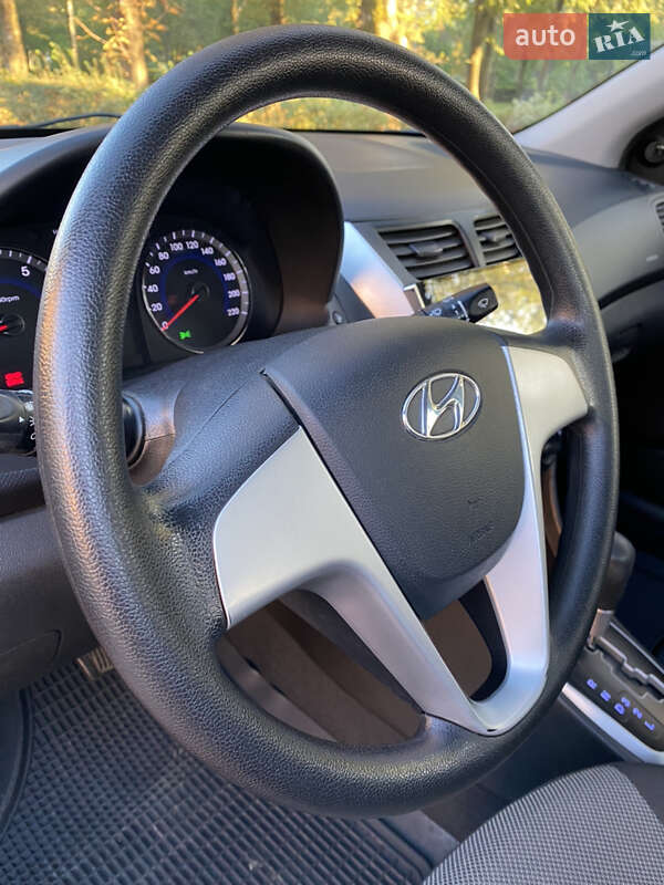 Седан Hyundai Accent 2011 в Мукачево