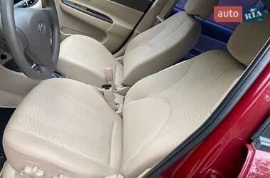 Седан Hyundai Accent 2010 в 