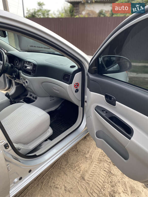 Седан Hyundai Accent 2008 в Конотопе