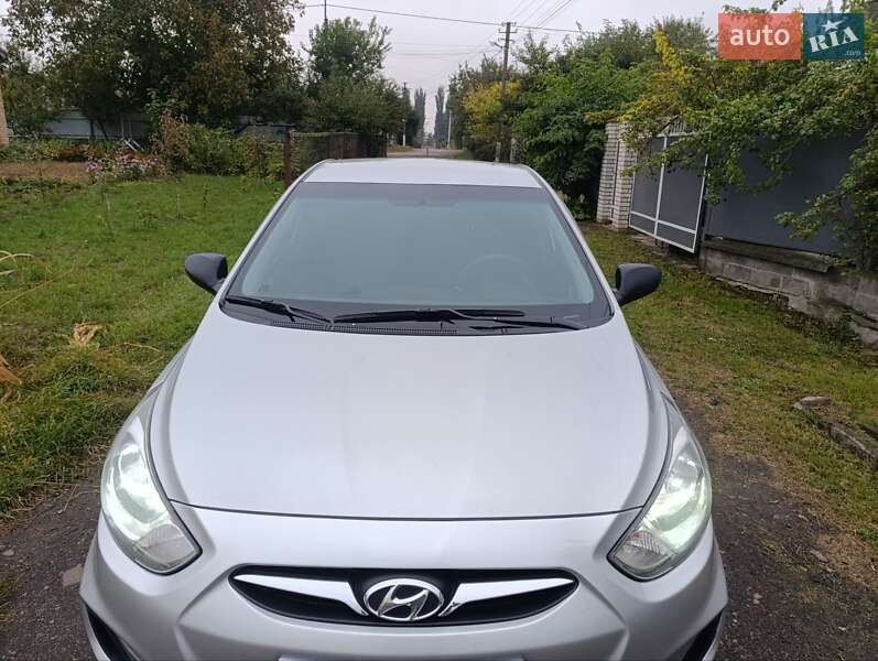 Hyundai Accent 2011