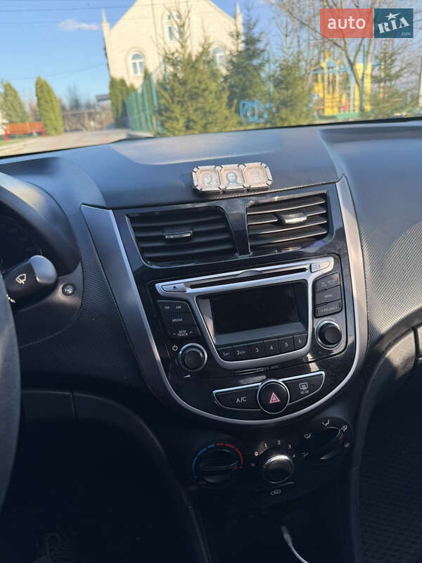 Седан Hyundai Accent 2015 в Ирпене