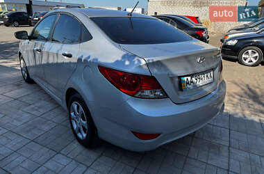 Седан Hyundai Accent 2011 в 