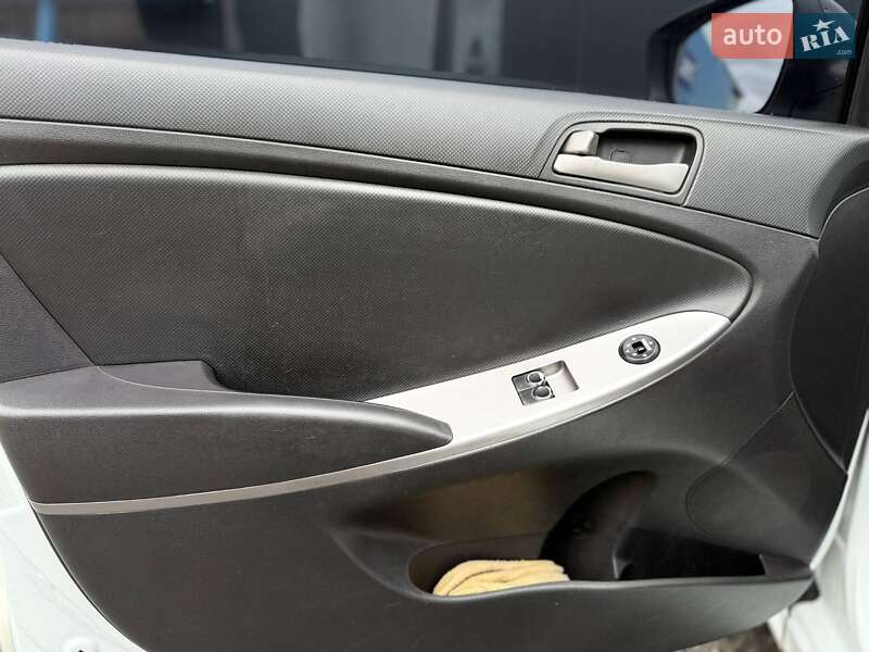 Седан Hyundai Accent 2016 в Киеве