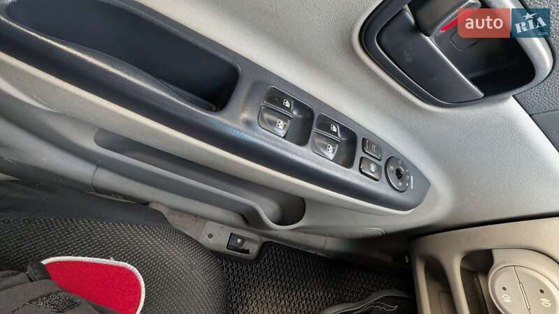 Седан Hyundai Accent 2006 в Чернівцях фото 11 Седан Hyundai Accent 2006 в Чернівцях