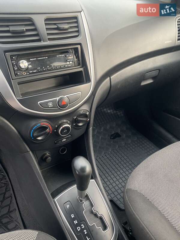 Седан Hyundai Accent 2011 в Ровно фото 5 Седан Hyundai Accent 2011 в Ровно