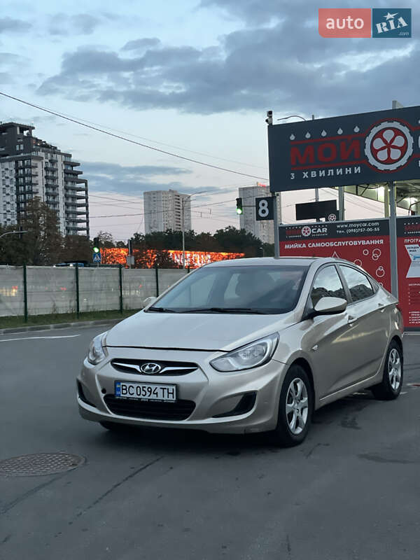 Седан Hyundai Accent 2012 в Киеве