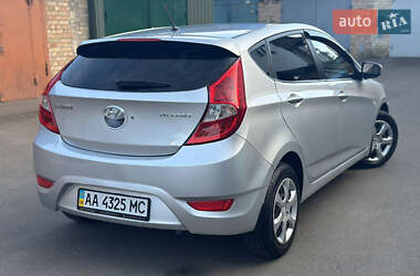 Хэтчбек Hyundai Accent 2012 в 
