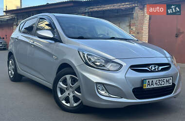 Хэтчбек Hyundai Accent 2012 в 