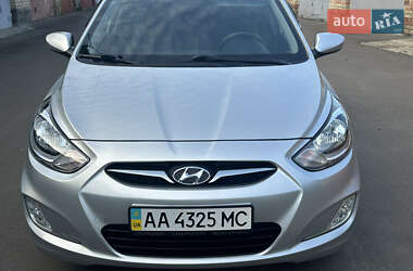 Хэтчбек Hyundai Accent 2012 в 