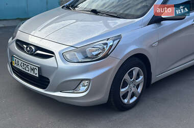 Хэтчбек Hyundai Accent 2012 в 