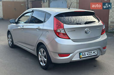 Хэтчбек Hyundai Accent 2012 в 