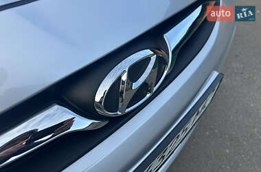 Хэтчбек Hyundai Accent 2012 в 