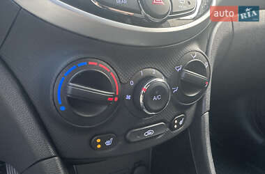 Хэтчбек Hyundai Accent 2012 в 