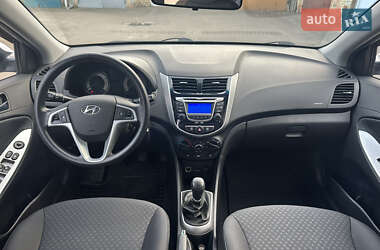 Хэтчбек Hyundai Accent 2012 в 